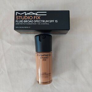 MAC NC44 Studio Fix Fluid Foundation SPF 15 Broad Spectrum oil control 1 oz